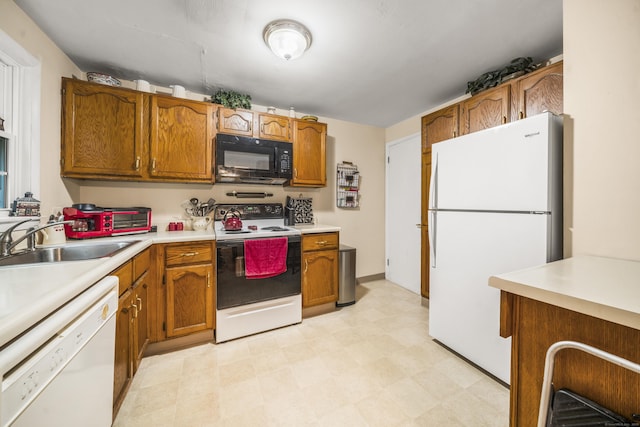 81 E Pattagansett Rd Apt 17, East Lyme, CT 06357 - photo 4