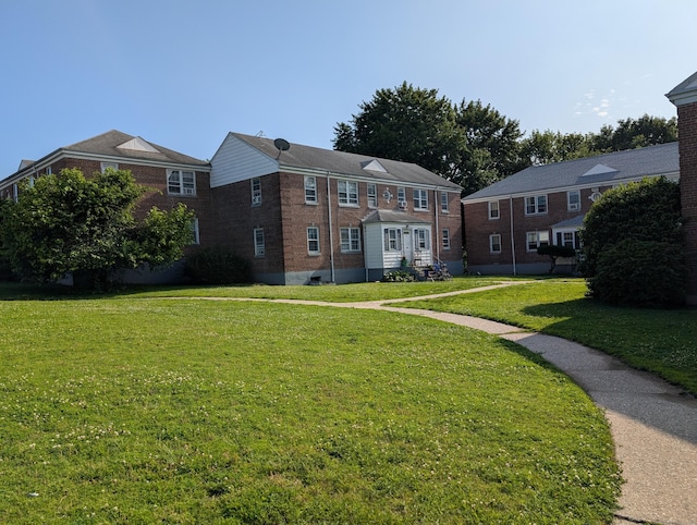901 William St Apt C, Bridgeport, CT 06608 - view of property's community featuring a lawn