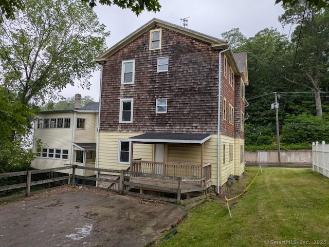 484 W St, Bristol, CT 06010 - back of house