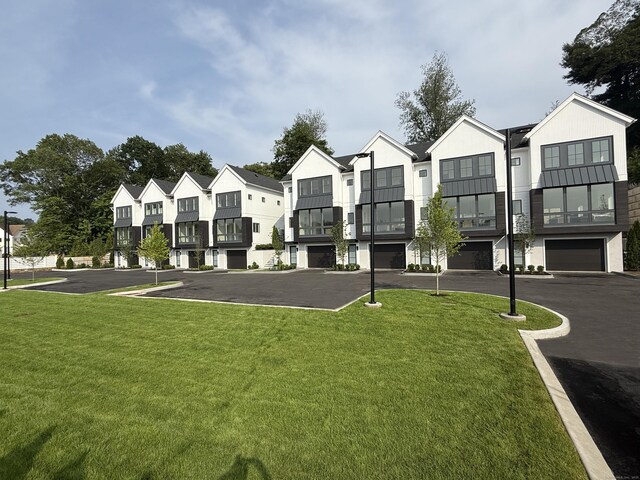 785 Post Rd E Unit 202, Westport, CT 06880 - surrounding community featuring a residential view and a yard