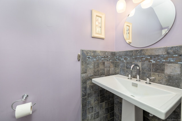 85 N Main St Unit 96, East Hampton, CT 06424 - bathroom featuring a sink and tile walls