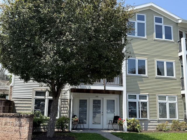 3250 Fairfield Ave Apt 100, Bridgeport, CT 06605 - rear view of property with a balcony
