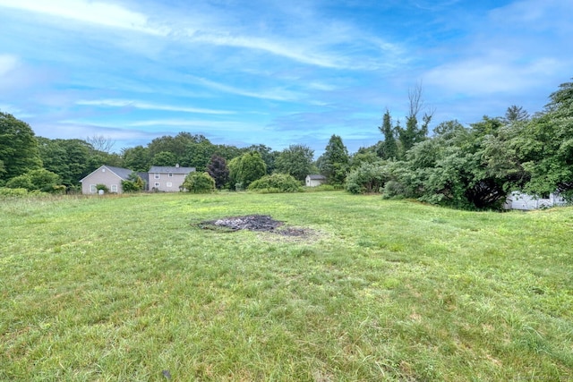 295 Hunting Lodge Rd, Mansfield, CT 06268 - view of green lawn