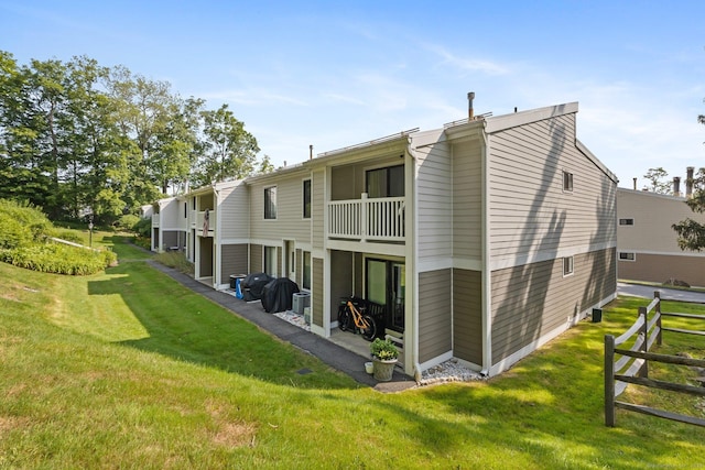 3 Stebbins Close Close Unit 3, Ridgefield, CT 06877 - rear view of property featuring a lawn and a balcony