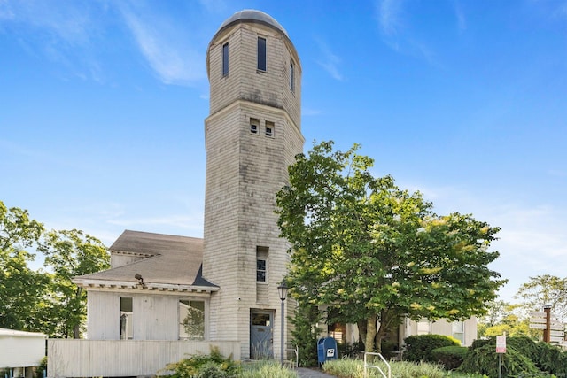 3 Stebbins Close Close Unit 3, Ridgefield, CT 06877 - view of front of house with a chimney