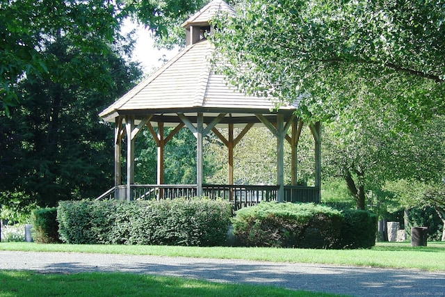3 Stebbins Close Close Unit 3, Ridgefield, CT 06877 - surrounding community featuring a gazebo