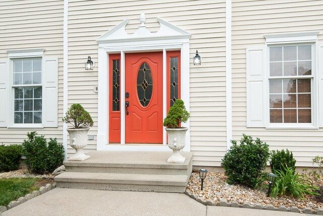 6 Fawn Meadow Dr, Naugatuck, CT 06770 - property entrance