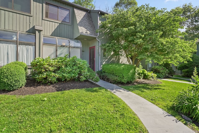 123 Old Belden Hill Rd Apt 24, Norwalk, CT 06850 - view of property exterior featuring a yard and a shingled roof