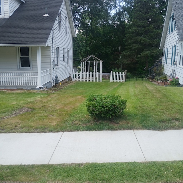 97 Capen St, Windsor, CT 06095 - view of green lawn