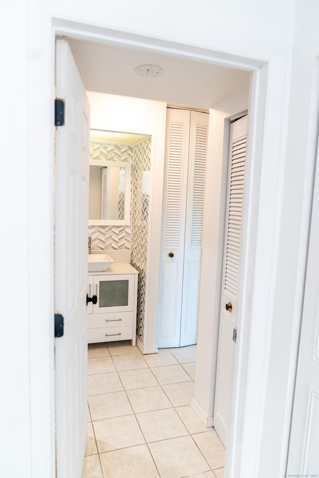 5 Melon Ln Unit 5, Ridgefield, CT 06877 - hall with light tile patterned floors