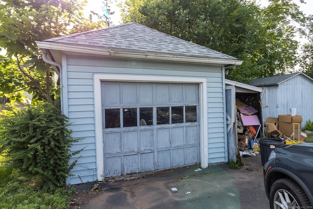 47 Ridge Rd, Middletown, CT 06457 - detached garage with driveway