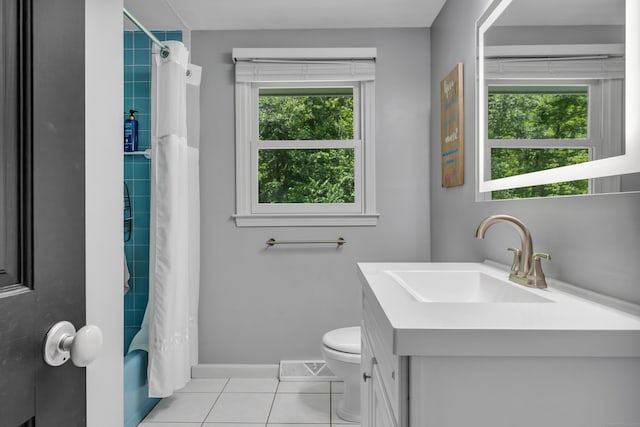 33 Woodside Rd, Guilford, CT 06437 - full bath featuring tile patterned floors, vanity, and shower / bath combo