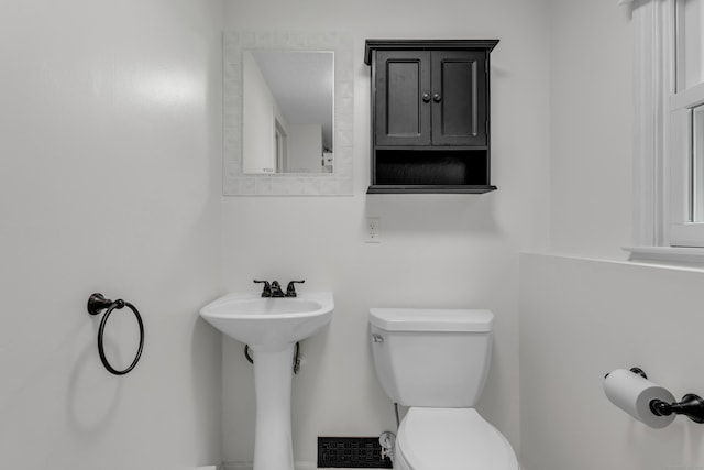33 Woodside Rd, Guilford, CT 06437 - half bath with toilet and a sink
