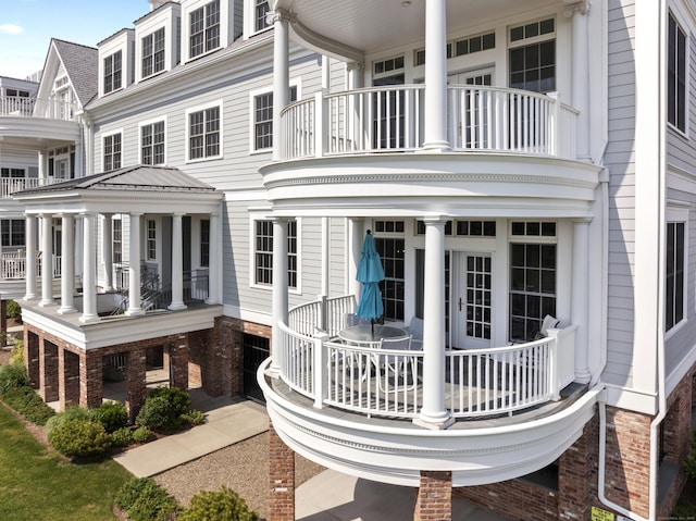 66 High St Unit 31, Guilford, CT 06437 - view of side of property with a balcony