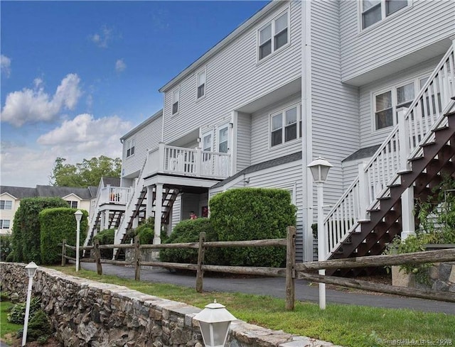 29 Van Buren Ave Unit H7, Norwalk, CT 06850 - rear view of property with stairs