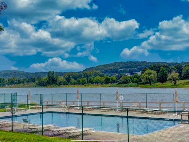 12 Boulevard Dr Unit 27-157, Danbury, CT 06810 - community pool featuring a water view