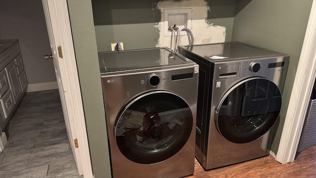 132 Maple Ave Unit B, Hartford, CT 06114 - laundry area featuring washer and dryer and wood finished floors
