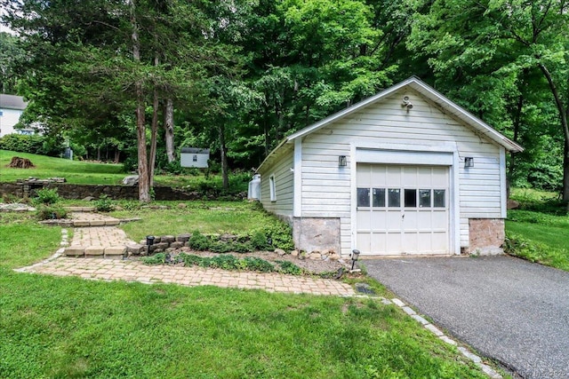 857 Marion Rd, Cheshire, CT 06410 - detached garage with asphalt driveway