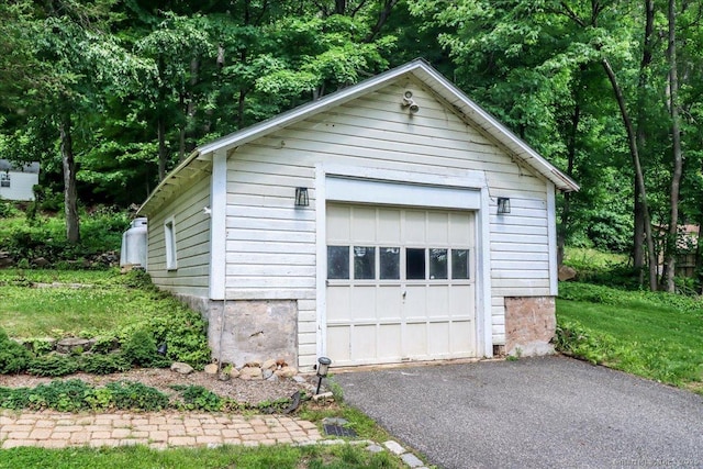 857 Marion Rd, Cheshire, CT 06410 - detached garage featuring driveway