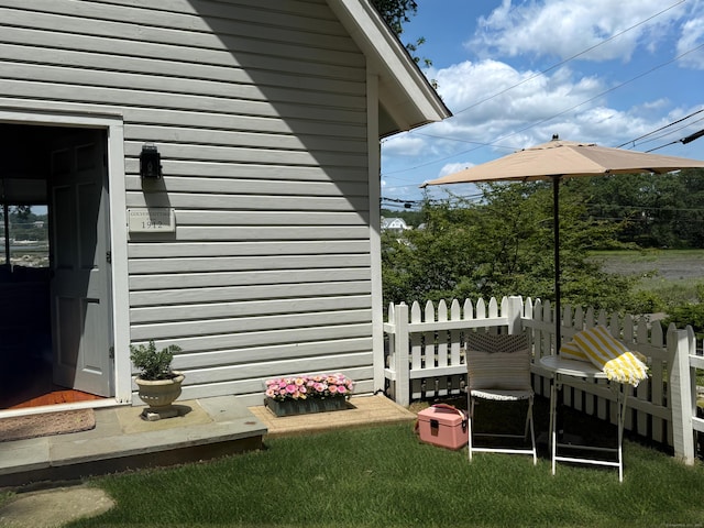 31 Contentment Island Rd, Darien, CT 06820 - view of side of home
