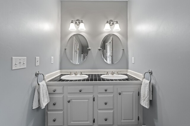 2 Applewood Cmn, East Lyme, CT 06333 - full bathroom featuring double vanity