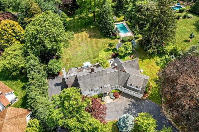 39 Campbell Rd, Fairfield, CT 06824 - view of subject property with a pool area