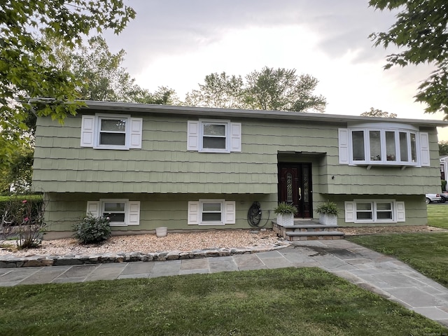 8 Del View Dr, Danbury, CT 06811 - bi-level home featuring a front yard