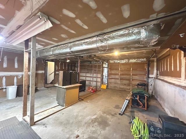 15 Bargate Rd, Clinton, CT 06413 - view of garage