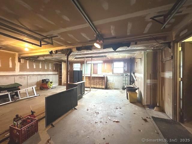 15 Bargate Rd, Clinton, CT 06413 - basement with a garage