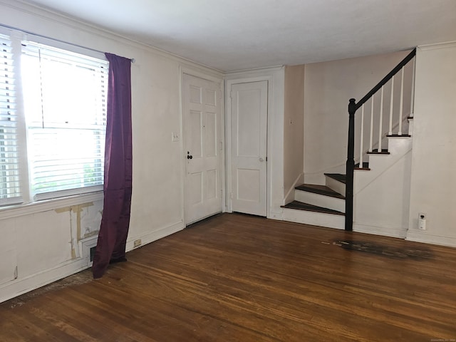 120 Nilan St, Hartford, CT 06106 - foyer entrance featuring wood finished floors and stairway