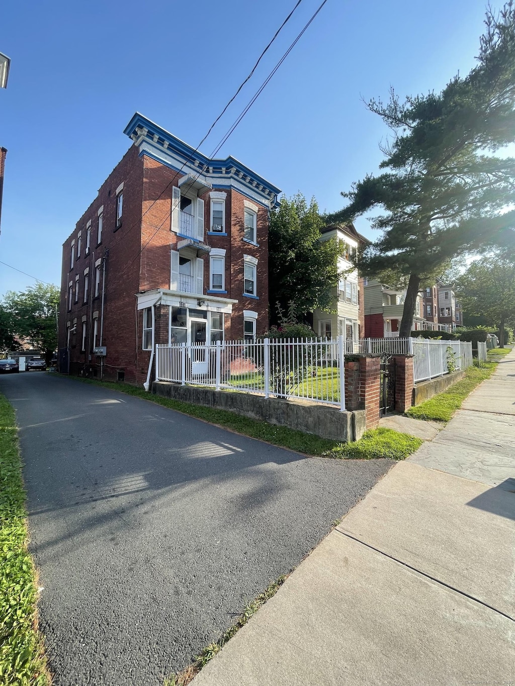 117 Shultas Pl, Hartford, CT 06114 - view of building exterior