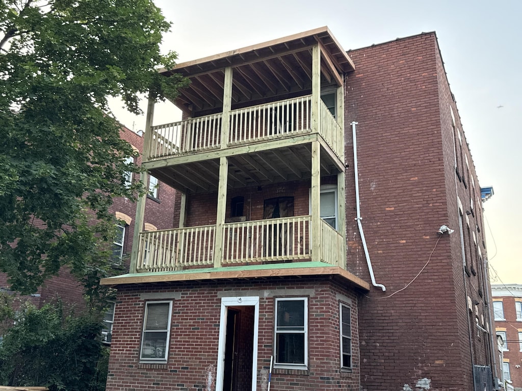 117 Shultas Pl, Hartford, CT 06114 - view of front of property with a balcony and brick siding