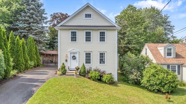 18 Overlook Ave, Middletown, CT 06457 - view of front facade with a front yard and asphalt driveway