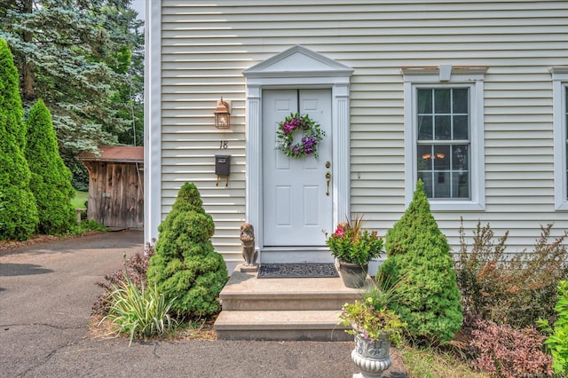 18 Overlook Ave, Middletown, CT 06457 - entrance to property with driveway