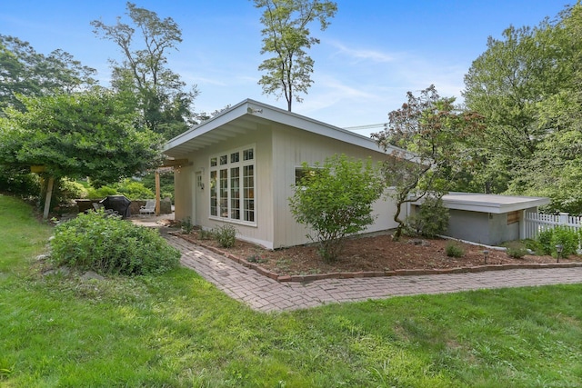 7 Calvin Rd, Wilton, CT 06897 - view of side of home