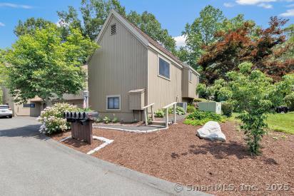 92 Seminole Ln Unit B, Stratford, CT 06614 - view of property exterior
