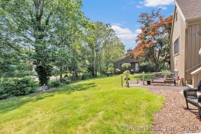 92 Seminole Ln Unit B, Stratford, CT 06614 - view of green lawn