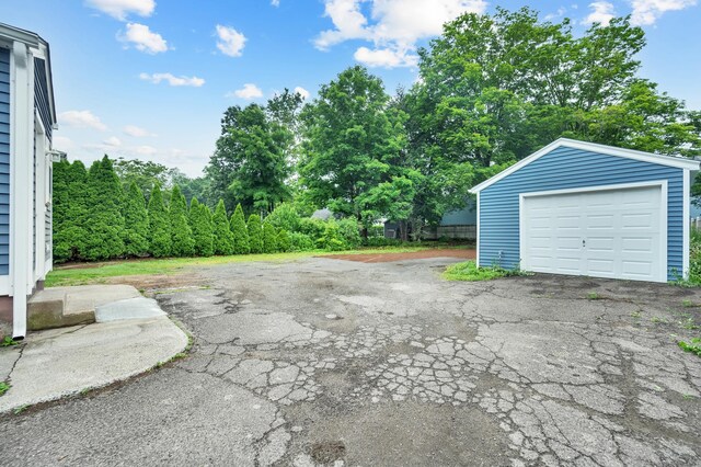 339 Main St, Wallingford, CT 06492 - detached garage featuring asphalt driveway