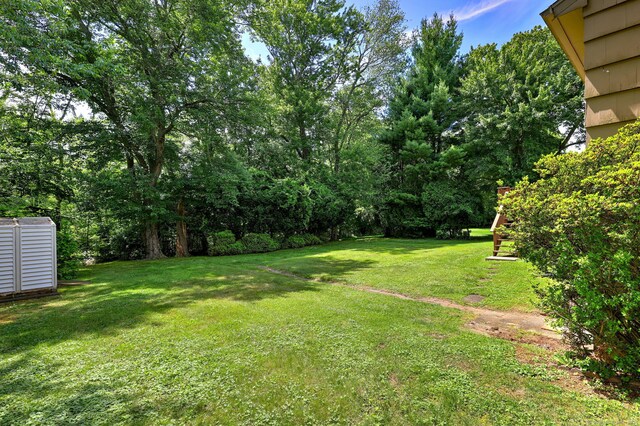 55 Mary Ellen Dr, Milford, CT 06460 - view of grassy yard
