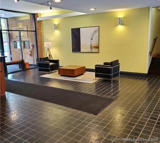 31 Woodland St Unit 7F, Hartford, CT 06103 - view of building lobby