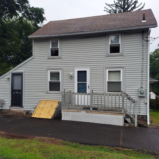 3 Prospect Pl, Middletown, CT 06457 - back of house featuring roof with shingles