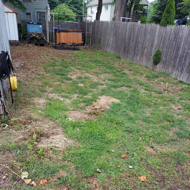 3 Prospect Pl, Middletown, CT 06457 - view of yard with a hot tub