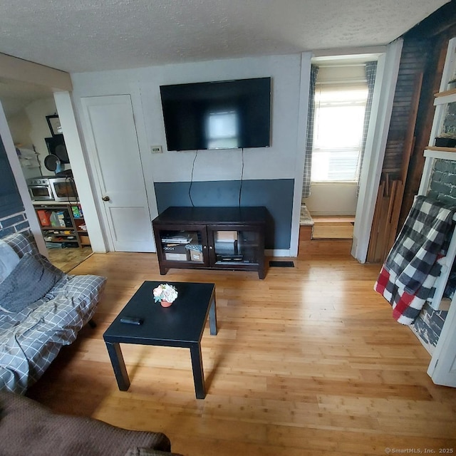3 Prospect Pl, Middletown, CT 06457 - living area featuring light wood-style flooring and a textured ceiling