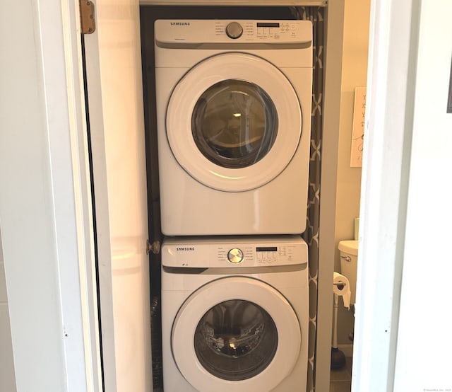 111 Dekoven Dr Apt 1008, Middletown, CT 06457 - laundry area with stacked washer / dryer