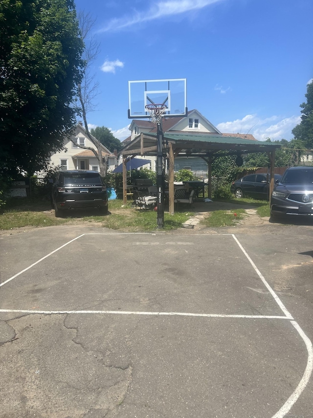 70 Burnham St, Hartford, CT 06112 - view of basketball court