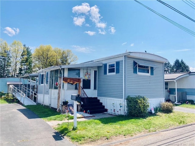 44 Cheyenne Rd, East Hartford, CT 06118 - manufactured / mobile home featuring entry steps and a front lawn