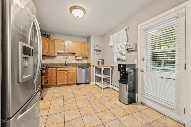 22 Quail Run, Bloomfield, CT 06002 - kitchen featuring stainless steel appliances, light tile patterned floors, dark countertops, and backsplash