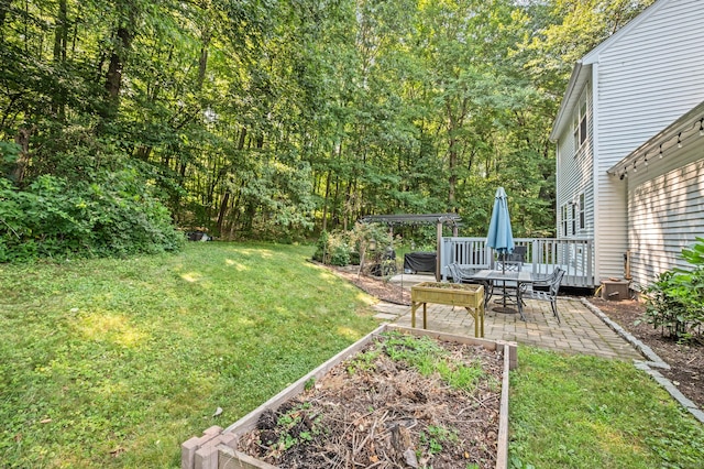 22 Quail Run, Bloomfield, CT 06002 - view of grassy yard featuring a garden, a patio area, and a wooded view