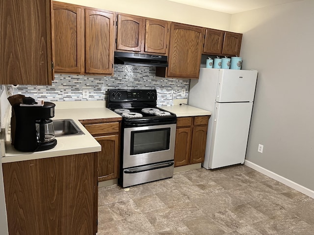 137 Judd Sq Unit 137, Wallingford, CT 06492 - kitchen with electric range, freestanding refrigerator, under cabinet range hood, backsplash, and light countertops