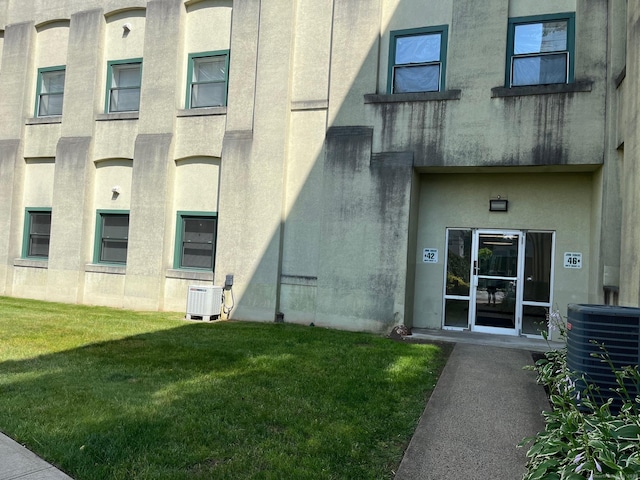 137 Judd Sq Unit 137, Wallingford, CT 06492 - entrance to property with a yard and stucco siding